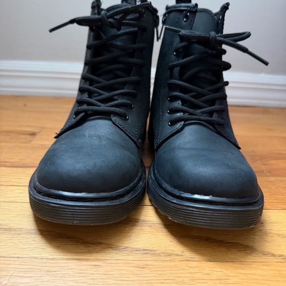 Dr. Martens Black Leather Children’s Boots- Fleece Lined - Picture 4 of 8